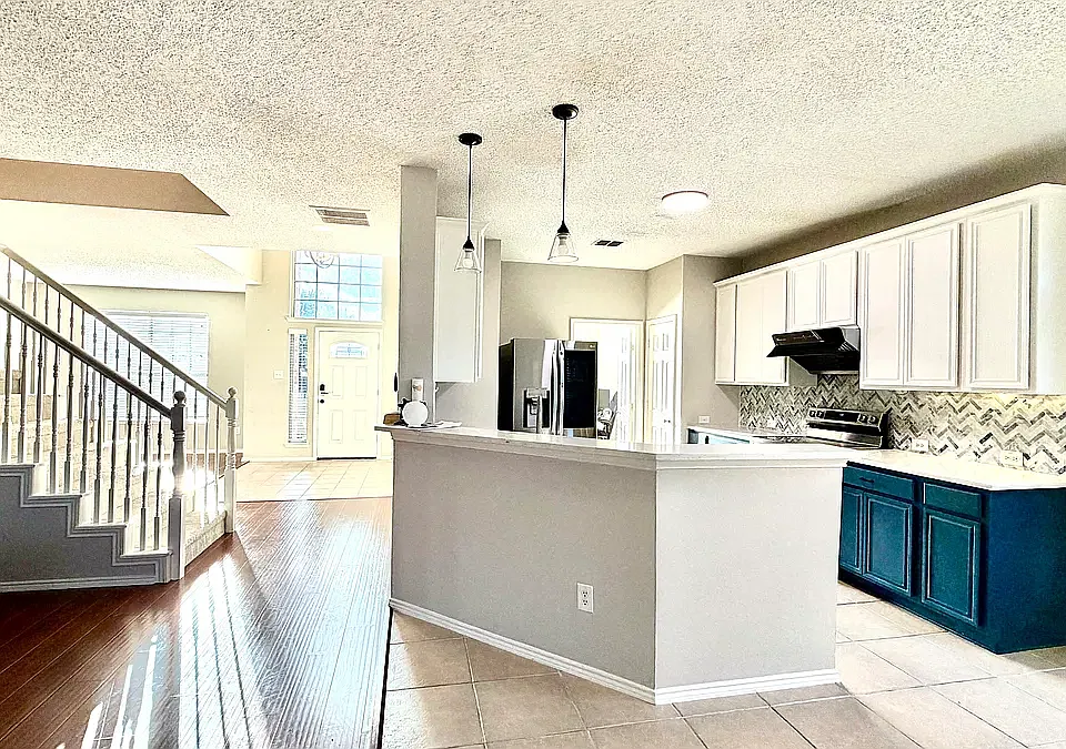 106 N Alder Dr
