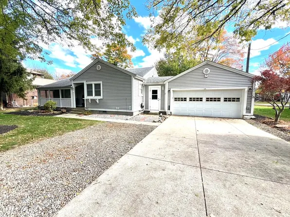 6823 Fry Rd, Middleburg Heights, OH 44130
