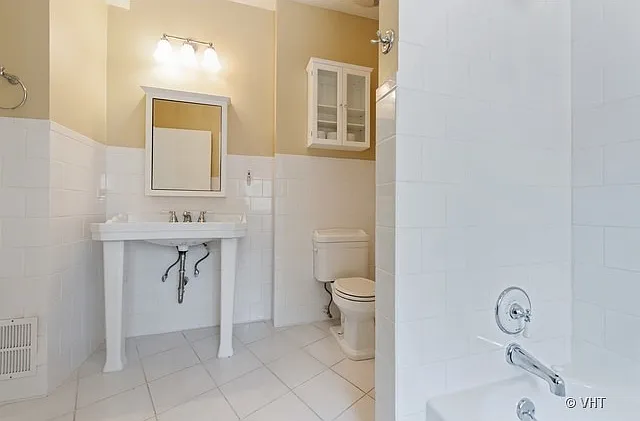 1033 W Wolfram St #2 — Photo 13