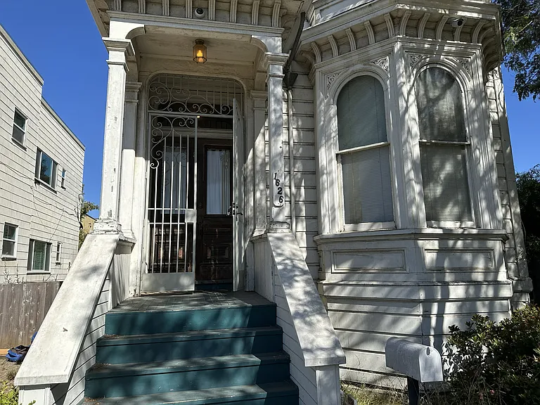 1626 Chestnut St — Photo 2