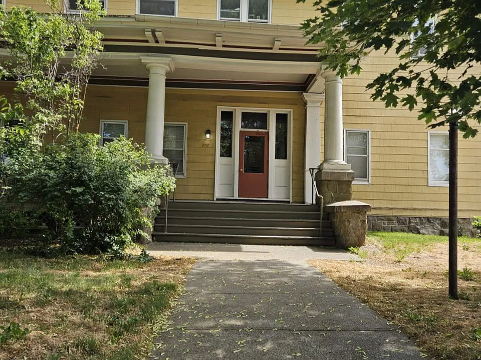 207 W 1st St #8