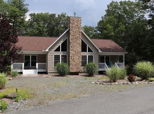 111 Blueberry Ct, Lackawaxen, PA 18435