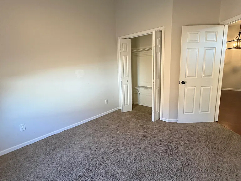 4904 Parkview Ct — Photo 15