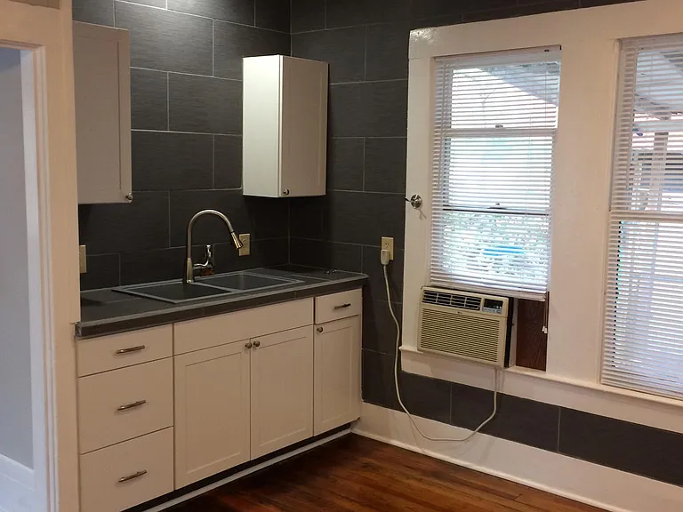 206 Weaver St — Photo 9