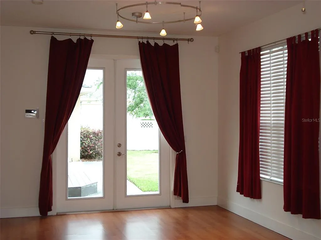 2 bed, 2.5 bath, 1313 sqft, $2,095 — Photo 4