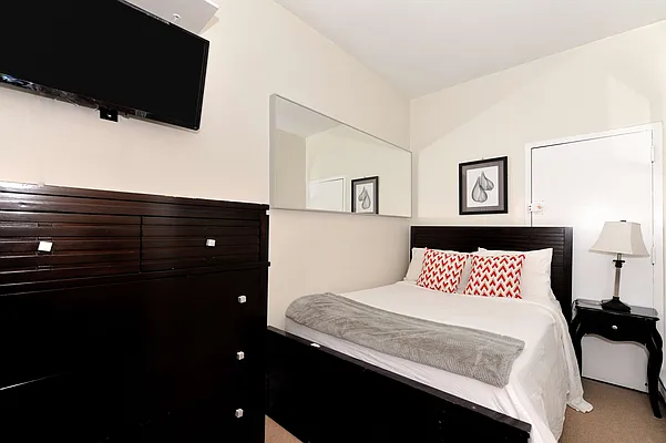 Rented by Eisenberg Exclusives | media 28