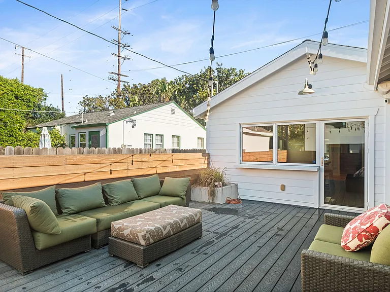 2813 Military Ave — Photo 40