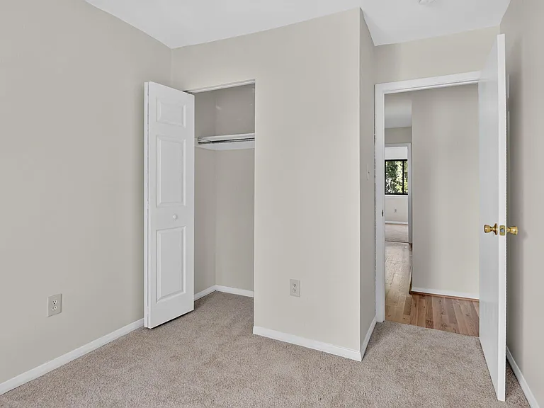 143 Bourbon Ct — Photo 9