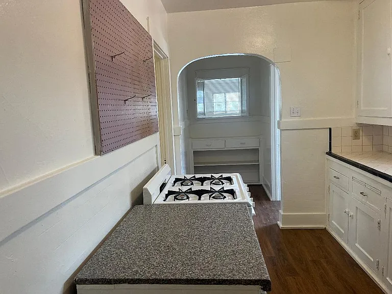 129 N Euclid Ave #1 — Photo 7