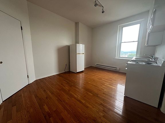 3rd image of 3217-3223 Brereton St #4