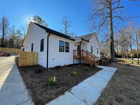 2nd image of 2265 Crest Cir NE