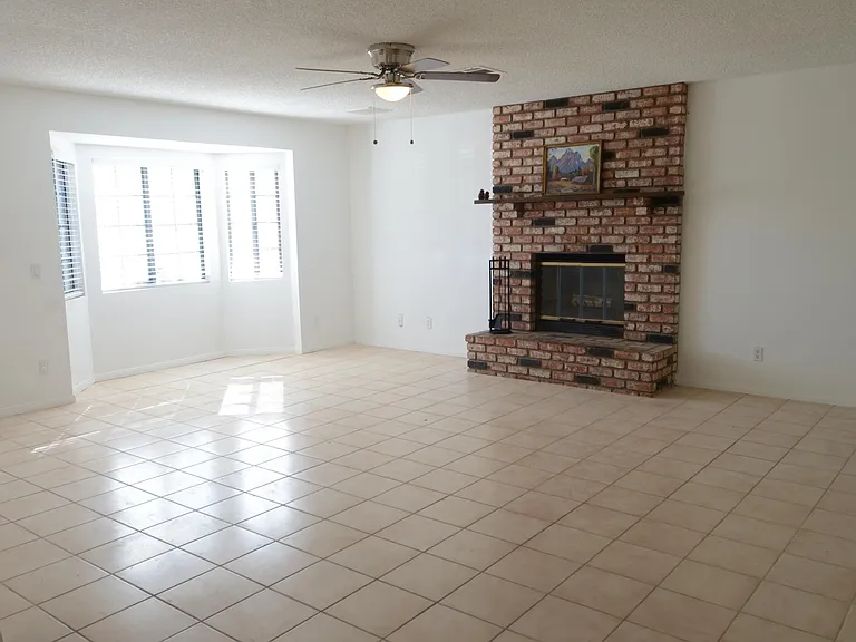 5426 Mariposa Ave — Photo 3