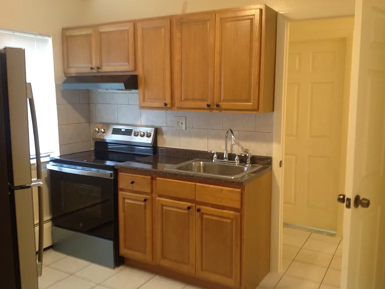 370 Capitol Ave #B — Photo 2