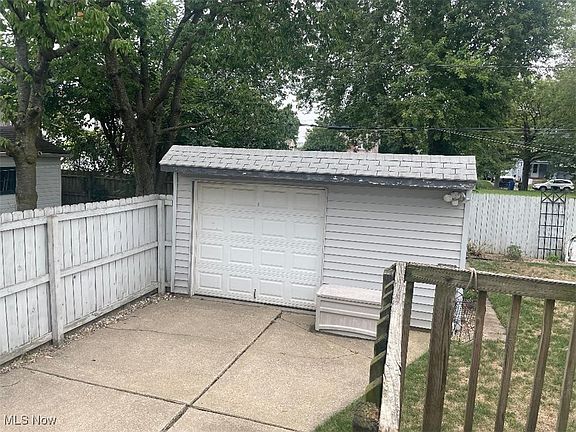4th image of 3887 W 19th St