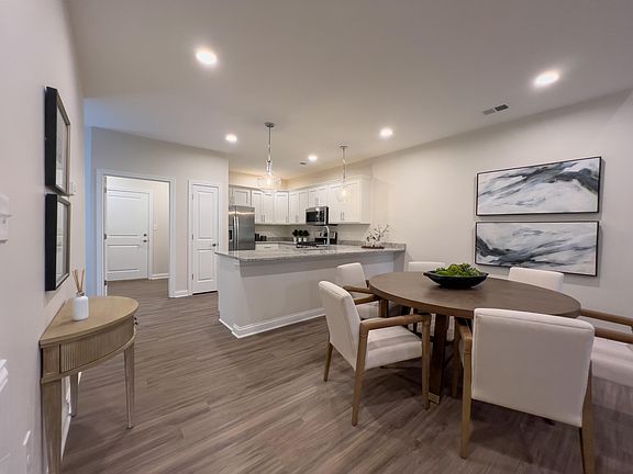 4th image of 220 Sugartree Ln