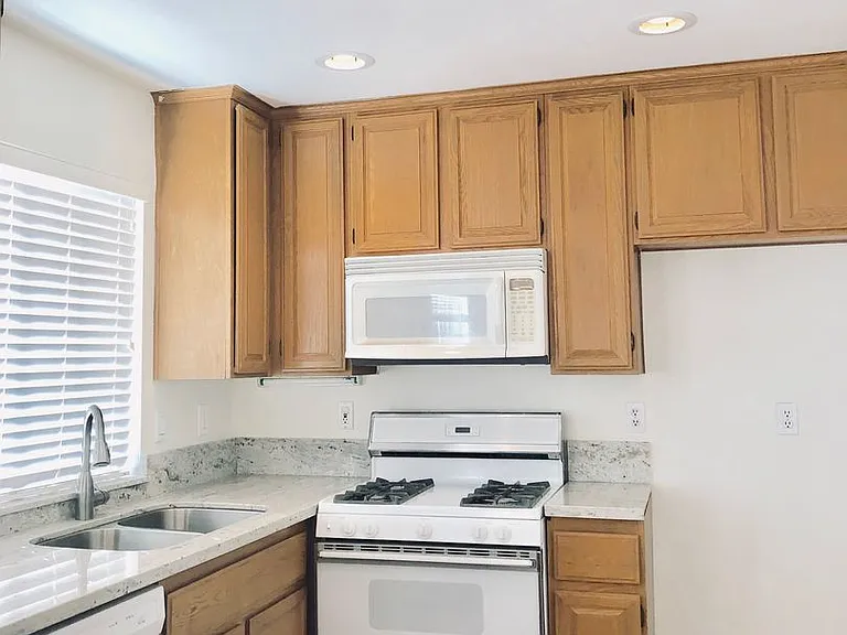 1215 N San Gabriel Ave #202 — Photo 10