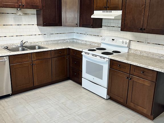 3rd image of 2606 Evergreen Ln
