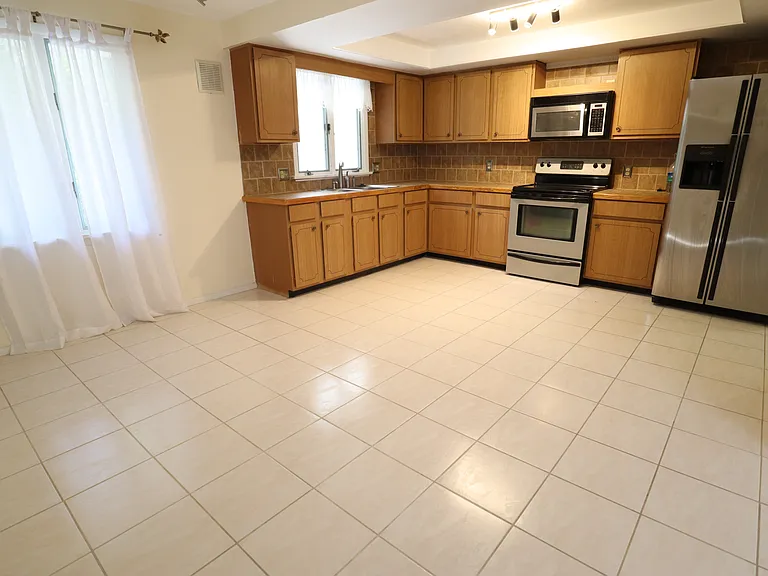 74 Meyerhill Cir E — Photo 6
