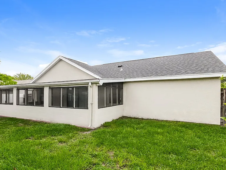 1418 Mona Dr — Photo 16