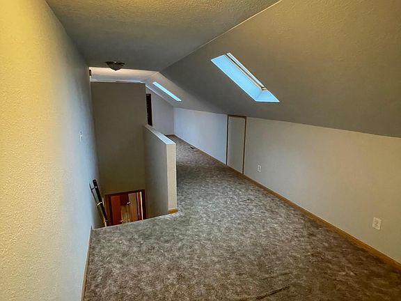 5th image of 511 Hilltop Ave