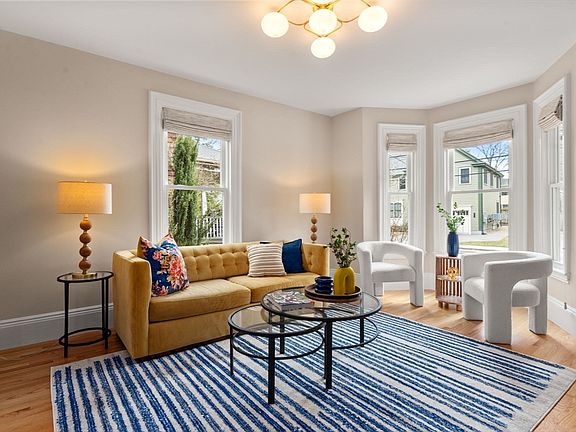 4th image of 19 Forest St