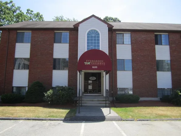1600 Skyline Dr Unit 4, Lowell, MA 01854