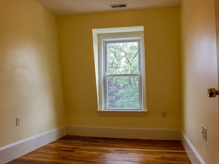 68-70 Moseley St #3 — Photo 8