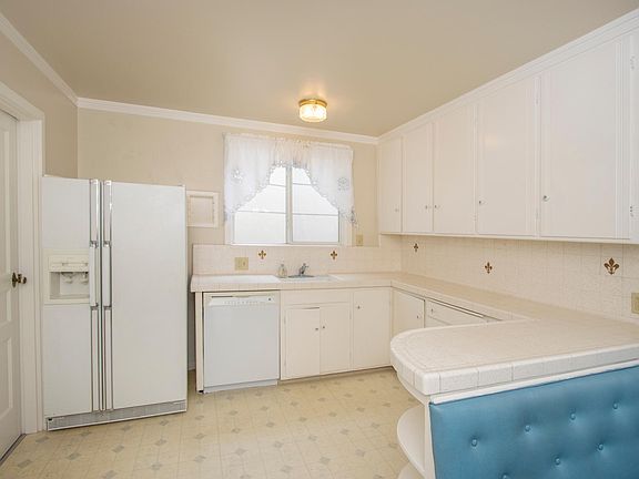 4th image of 1225 Sloat Blvd