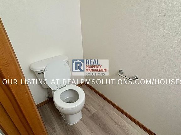 3rd image of 470 Lair Ln