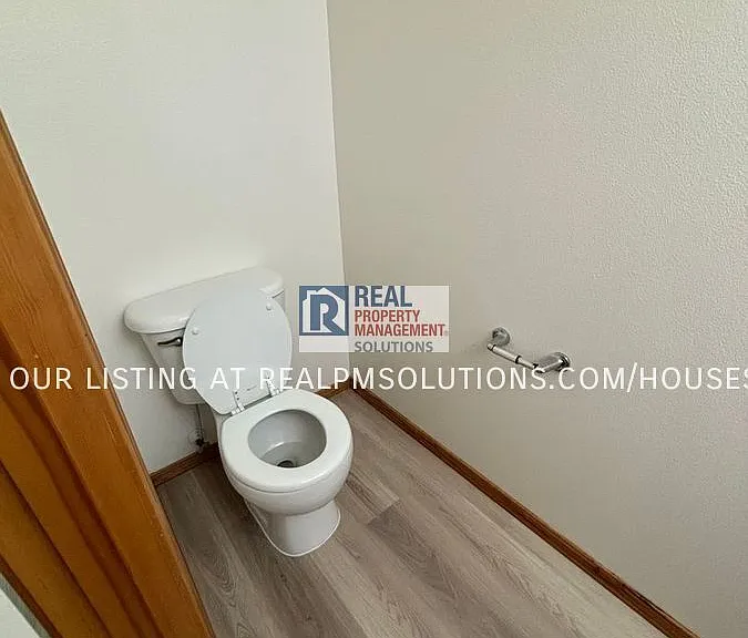 470 Lair Ln — Photo 3