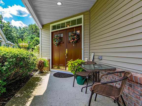 2nd image of 154 Enclave Blvd