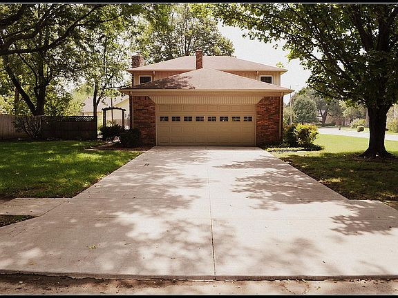 2nd image of 801 Essex St
