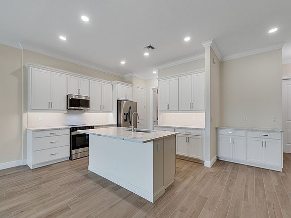 2nd image of 1805 Bridgepointe Cir Unit 3