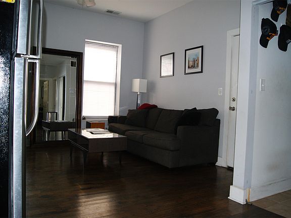 3rd image of 1853 W Wellington Ave #2R