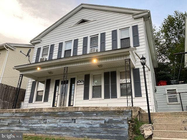 1st image of 1224 Laurel Blvd