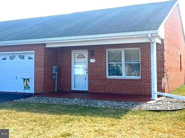 135 Sunflower Dr, Hagerstown, MD 21740