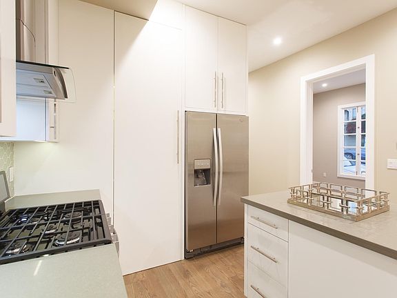 4th image of 1899 Green St APT 2