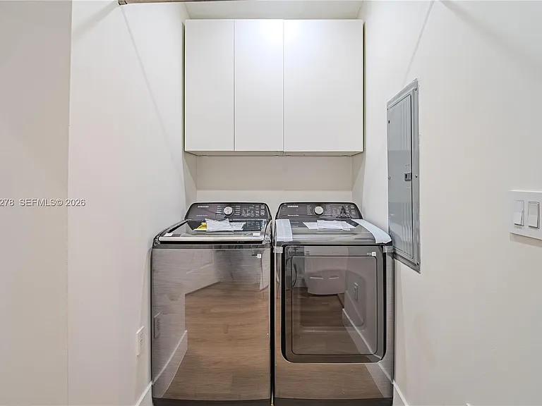 1825 Alamanda Dr — Photo 22
