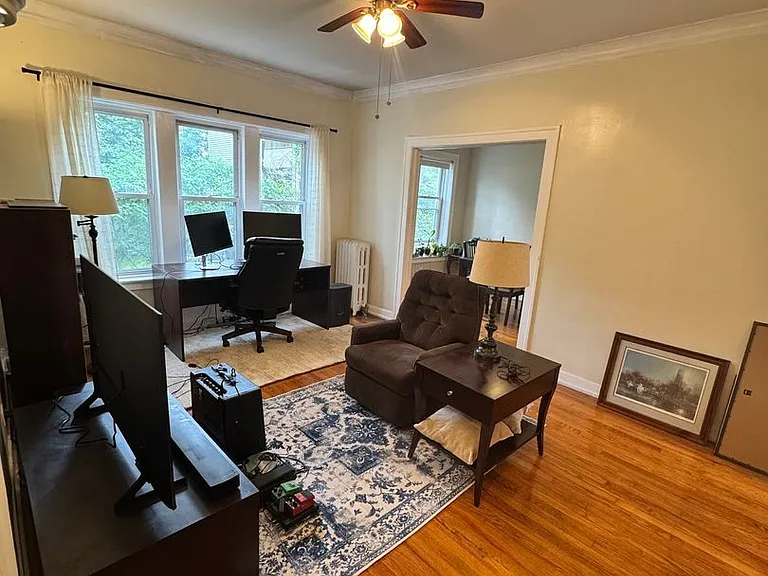 613 W Arlington Pl — Photo 3