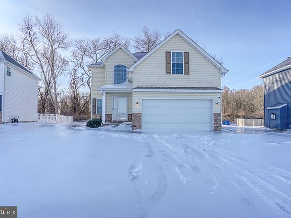 5th image of 127 Black Cherry Dr
