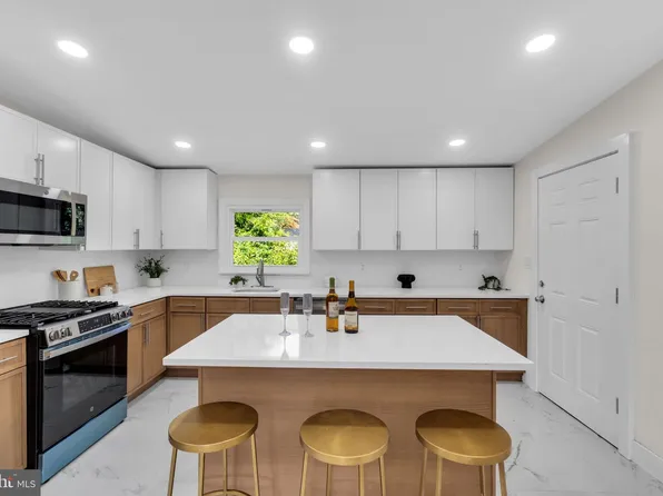 323 Concord Ave, Ewing, NJ 08618