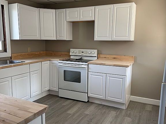 4th image of 916 7th St