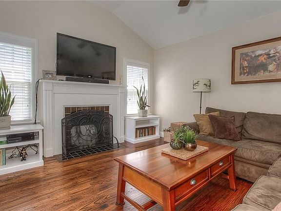 5th image of 3929 El Campo Ave