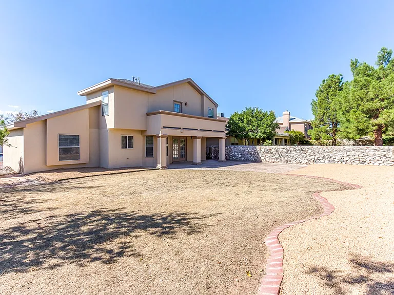 900 Tecate Pl — Photo 32