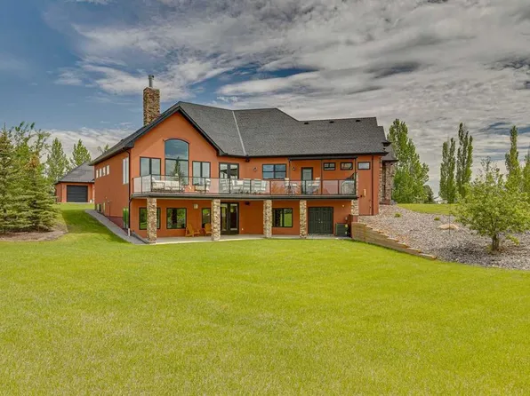 8 S Shannon Loop, Foothills County, AB T1S 5B3