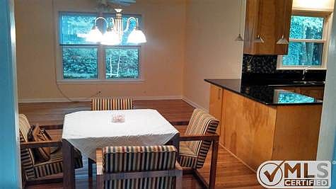 3rd image of 2911 Primrose Ln #3