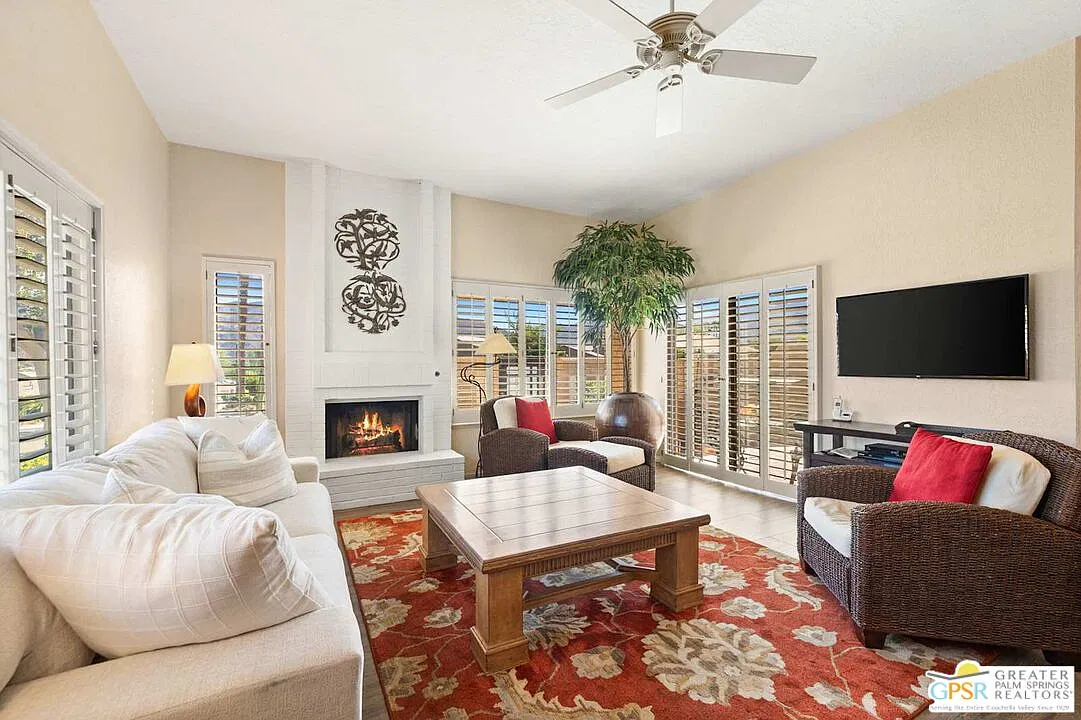 2 bed, 2.0 bath, 1426 sqft, $3,000 — Photo 3