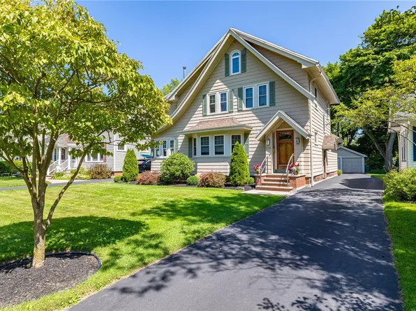 218 Mayflower Dr, Rochester, NY 14618
