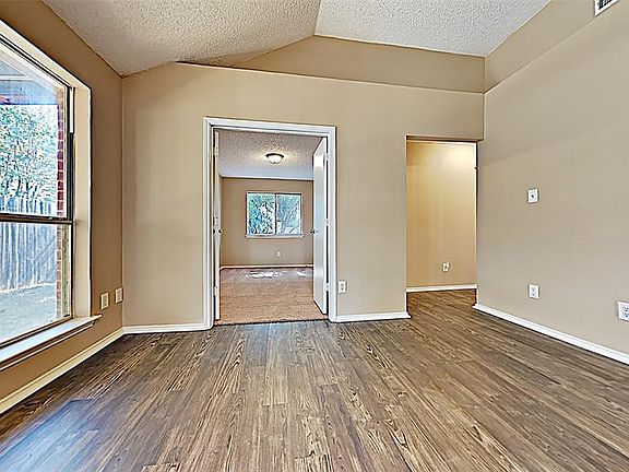 5th image of 2808 Monthaven Dr