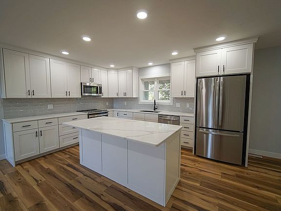 3rd image of 1013 Pleasant Dr